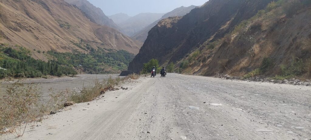 Eerste kilometers op de Pamir